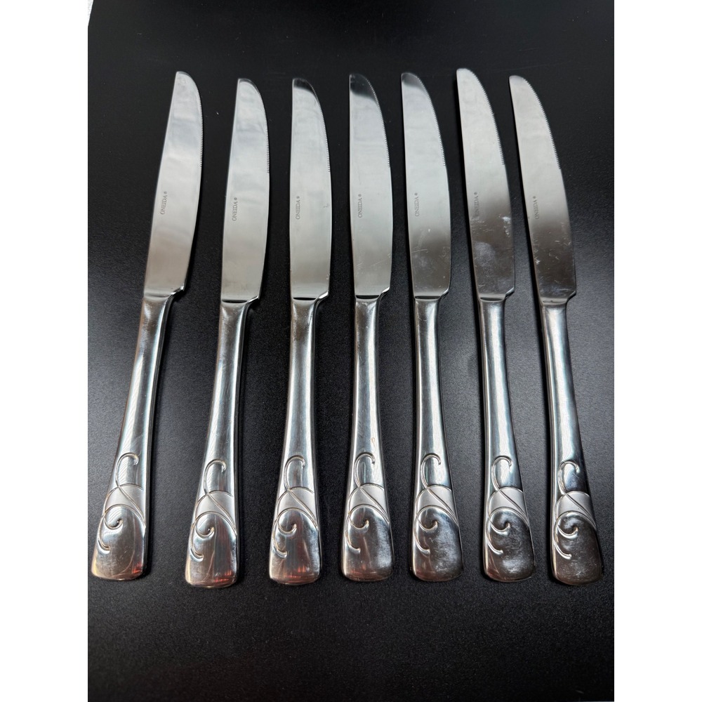 Oneida Serif Pattern Stainless Steel Dinner Knives Serrated Set of 7 9.25"